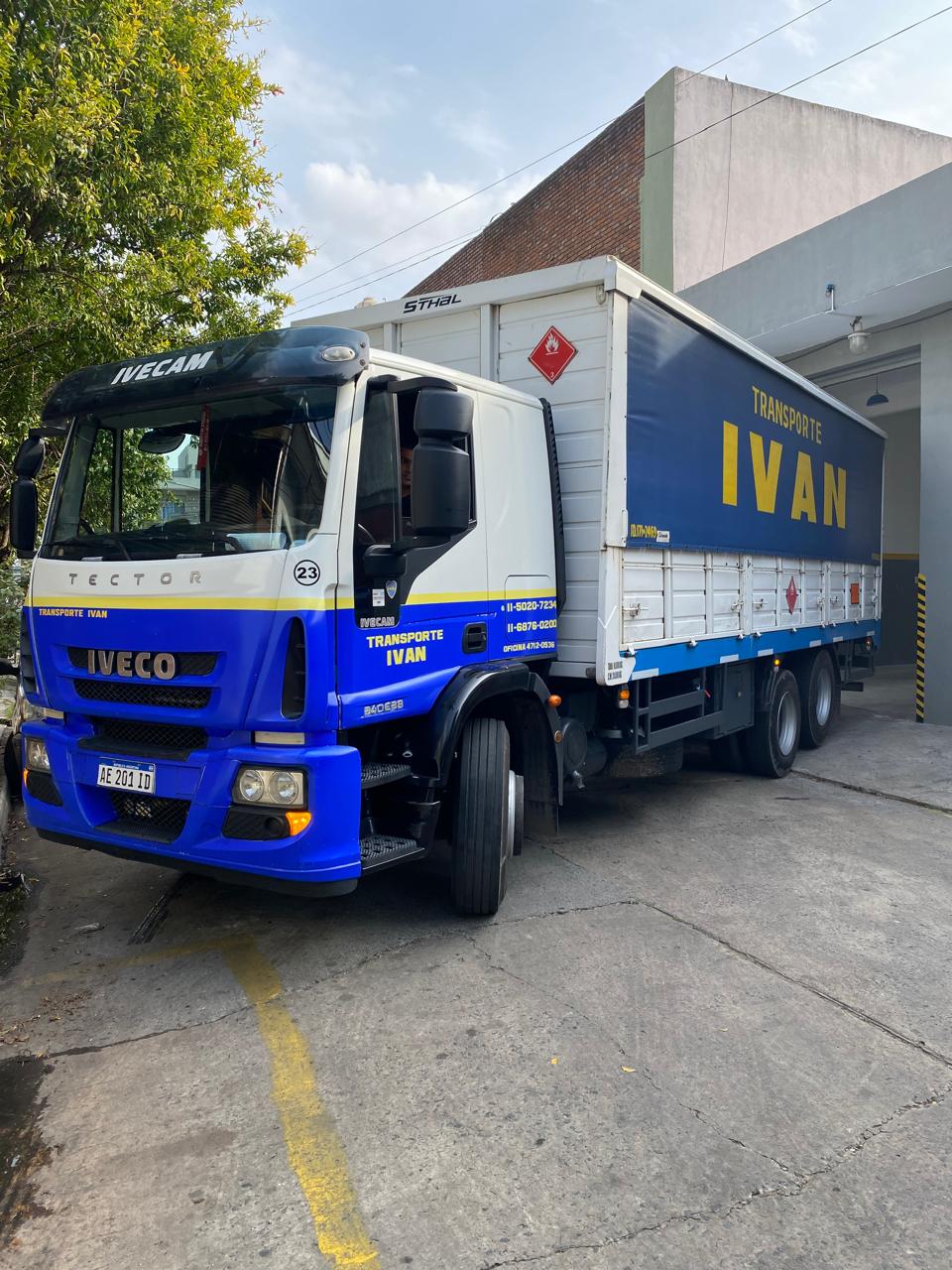 Camión para transporte de cargas peligrosas y generales